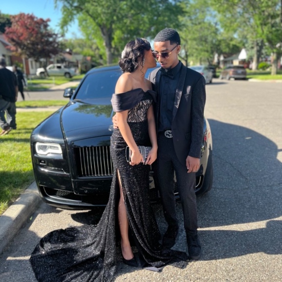 Elegant Black Prom Dress - Picture 2 of 4